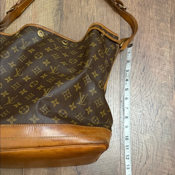 Louis Vuitton Monogram Canvas Shoulder Bag - Picture 11 of 14